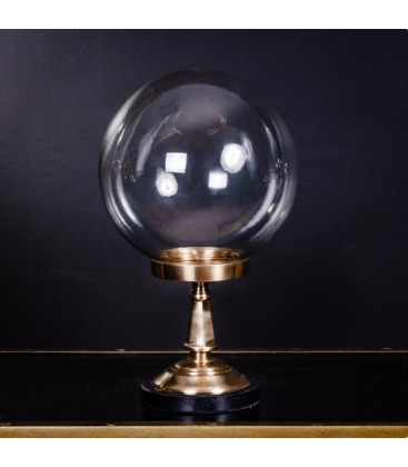 Globe en verre avec pied en laiton