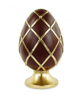 Oeuf en chocolat sur socle doré - décoration de Pâques