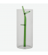 Vase en verre avec tuteur vert en vert.