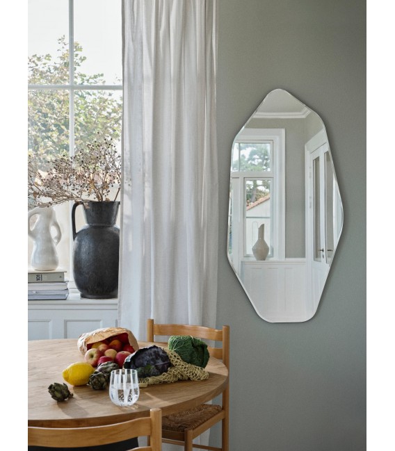 Un miroir design au format sculptural